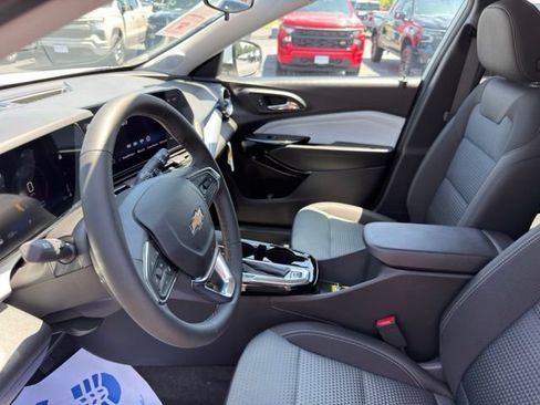 New 2026 Chevrolet Trax LT w/ LT Convenience Package FWD image 9