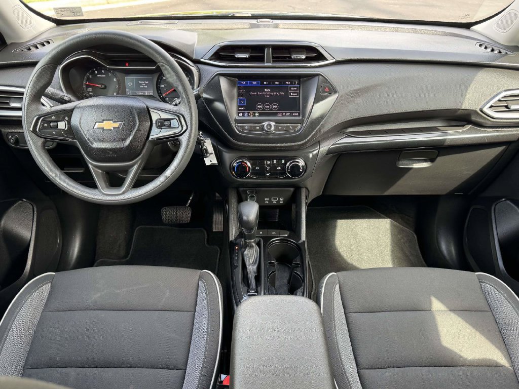 Used 2021 Chevrolet TrailBlazer LS FWD image 3