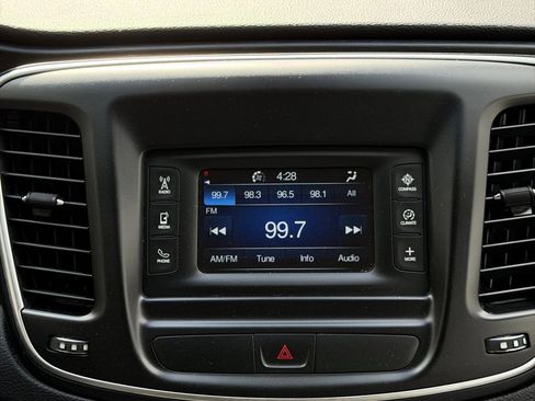 Used 2015 Chrysler 200 Limited image 37