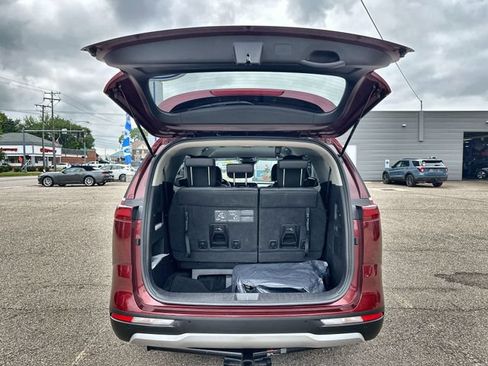 Used 2023 Kia Carnival LX FWD image 21