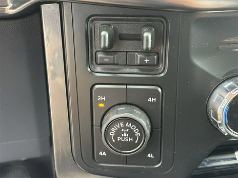 Used 2022 Ford F150 Lariat w/ Equipment Group 502A High image 33