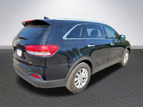 Used 2018 Kia Sorento AWD image 5