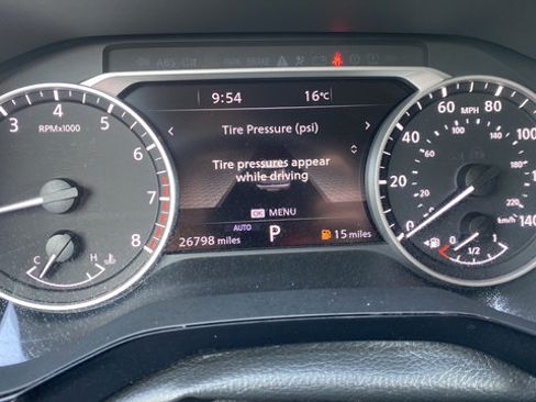 Used 2023 Nissan Pathfinder SL AWD/4WD image 13
