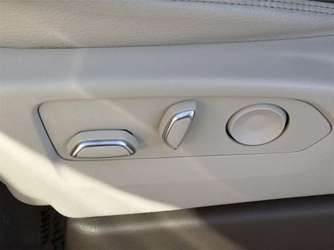 Used 2023 GMC Yukon XL Denali image 27