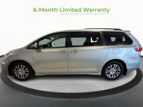 Used 2018 Toyota Sienna XLE Premium FWD image 4