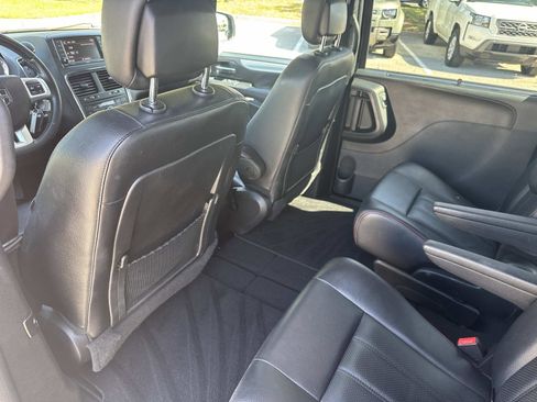Used 2019 Dodge Grand Caravan GT FWD image 12