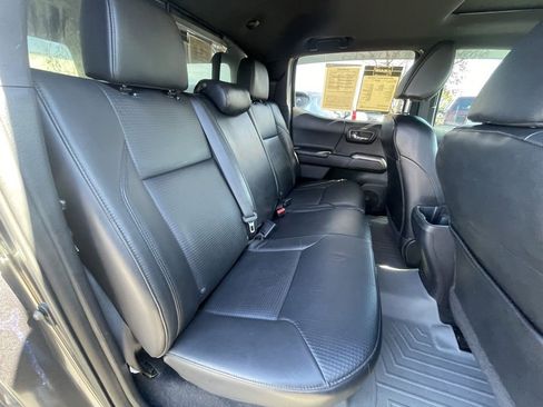 Used 2019 Toyota Tacoma Limited image 27