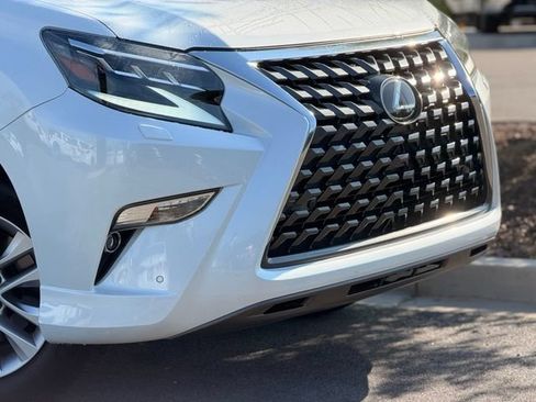 Used 2021 Lexus GX 460 Premium w/ Premium Package AWD/4WD image 3