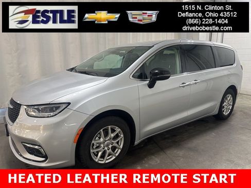 Used 2024 Chrysler Pacifica Touring-L image 1