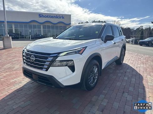 Used 2025 Nissan Rogue S image 1