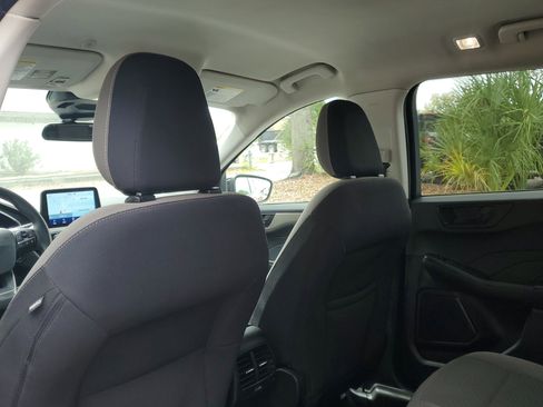 Used 2022 Ford Escape SE w/ SE Sport Appearance Package image 12