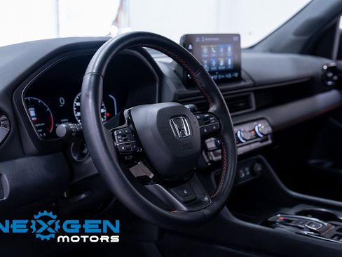 Used 2025 Honda Pilot TrailSport image 20