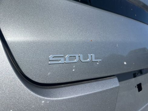 Used 2025 Kia Soul LX w/ LX Technology Package FWD image 4