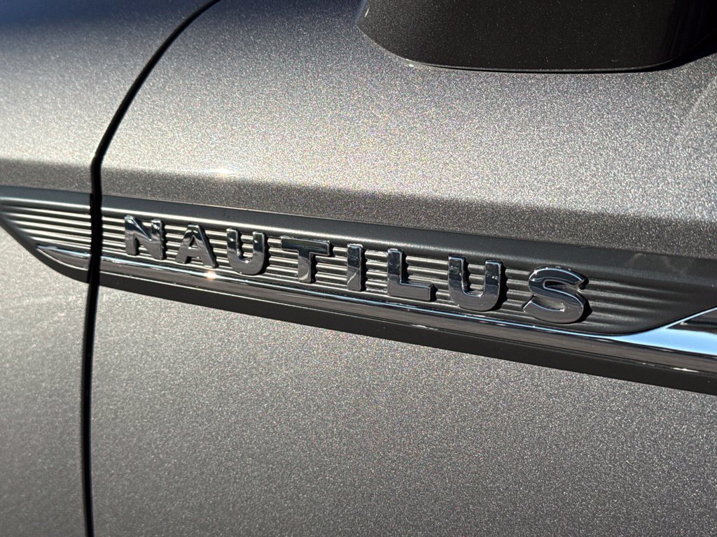 Used 2023 Lincoln Nautilus Reserve AWD/4WD image 3