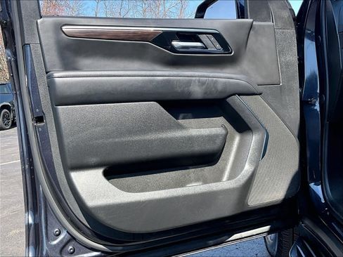 Used 2025 Chevrolet Tahoe LS image 9