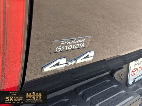 Used 2023 Toyota Tundra Limited AWD/4WD image 37