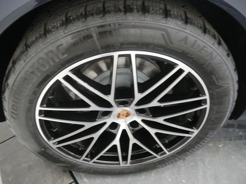 New 2026 Porsche Cayenne Coupe AWD/4WD image 15
