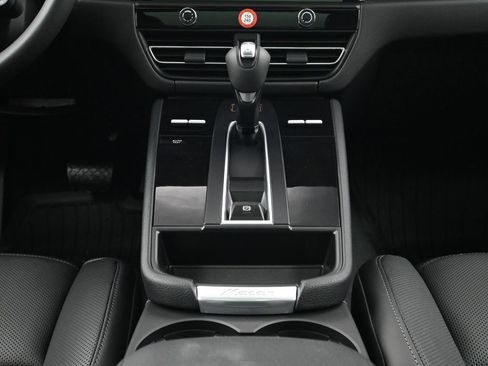 Certified 2026 Porsche Macan image 10