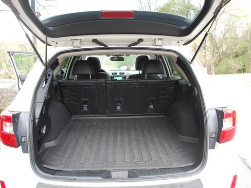 Used 2016 Subaru Outback 2.5i Limited AWD/4WD image 8