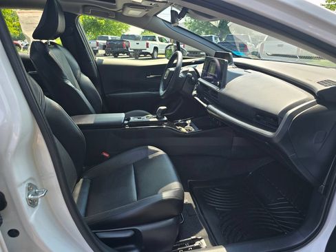 Used 2025 Toyota Prius AWD image 12