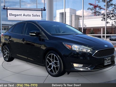 Used 2017 Ford Focus SEL FWD image 3