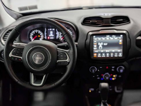 Used 2023 Jeep Renegade Latitude w/ Premium Group image 5