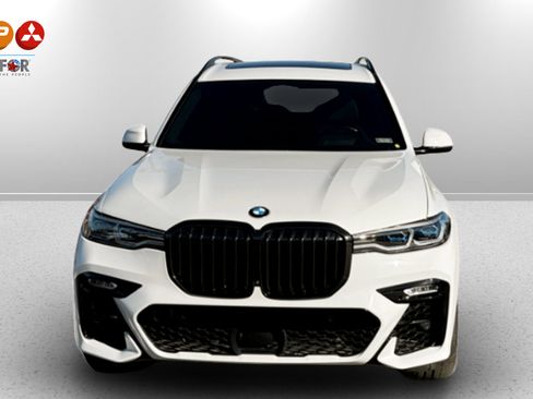 Used 2022 BMW X7 M50i image 8