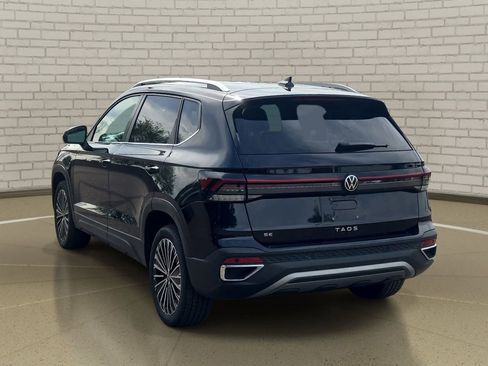 Used 2025 Volkswagen Taos SE image 7