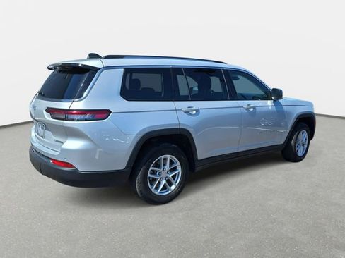 Used 2023 Jeep Grand Cherokee L Laredo image 4