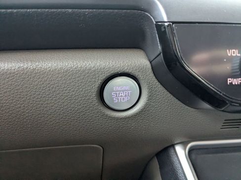 Used 2025 Kia Carnival image 21