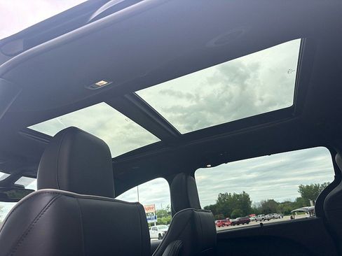 New 2027 Chrysler Pacifica Limited AWD/4WD image 12