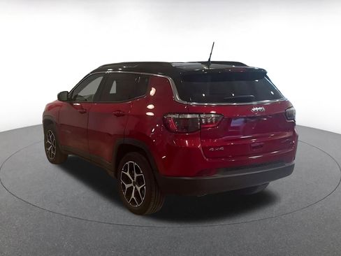 Used 2025 Jeep Compass Limited image 11