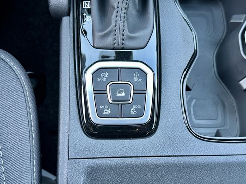 New 2026 Nissan Frontier SV AWD/4WD image 18