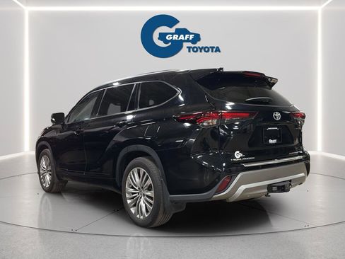 Used 2024 Toyota Highlander Platinum AWD/4WD image 5