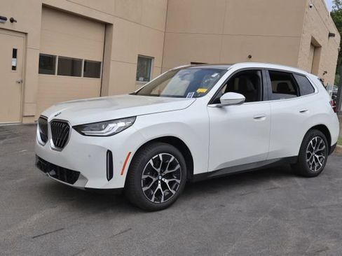 Used 2025 BMW X3 xDrive30i w/ Convenience Package AWD/4WD image 4