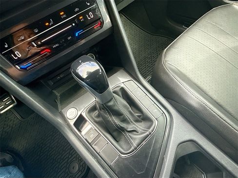Used 2022 Volkswagen Tiguan SE R-Line image 18