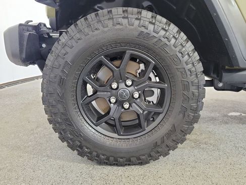 Used 2025 Jeep Wrangler Unlimited Sport AWD/4WD image 9