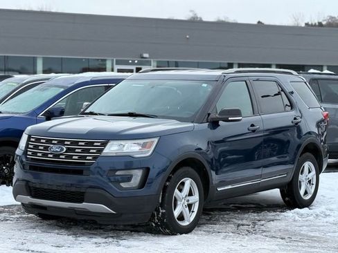Used 2017 Ford Explorer XLT image 28