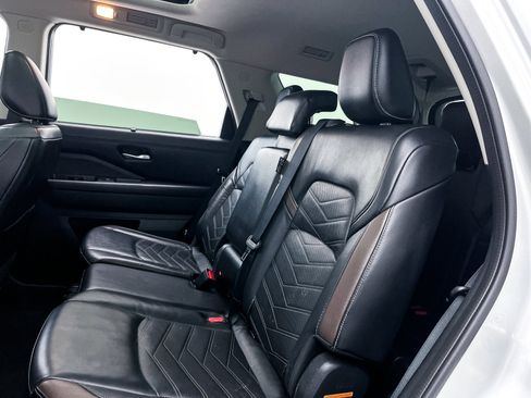 Used 2022 Nissan Pathfinder Platinum w/ Cargo Package image 38