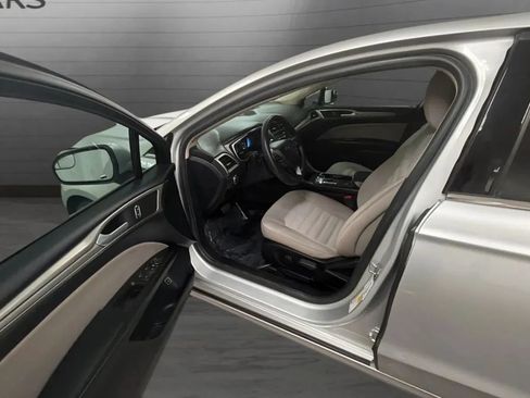 Used 2017 Ford Fusion S FWD image 19
