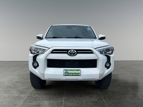 Used 2023 Toyota 4Runner SR5 Premium w/ SR5 Premium Package AWD/4WD image 2