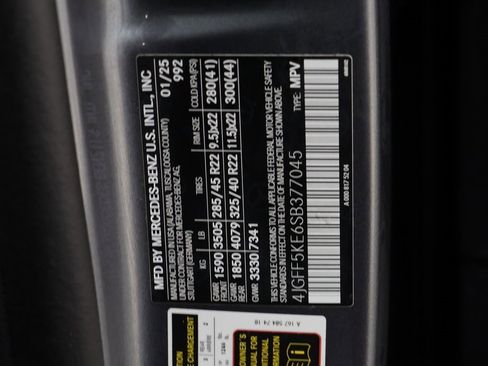 Used 2025 Mercedes-Benz GLS 450 4MATIC image 25