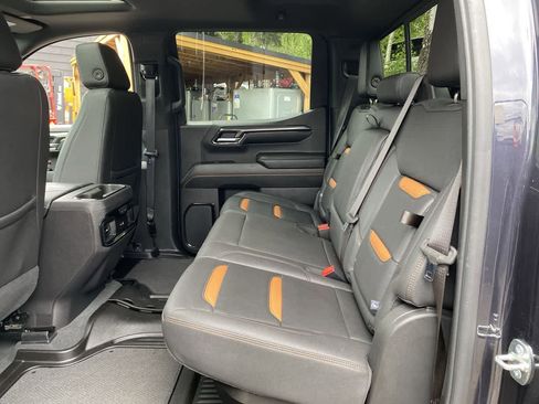 Used 2024 GMC Sierra 1500 AT4 w/ Technology Package AWD/4WD image 16