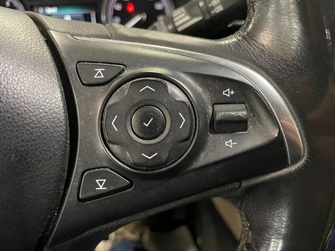 Used 2018 Buick Enclave Essence AWD/4WD image 11