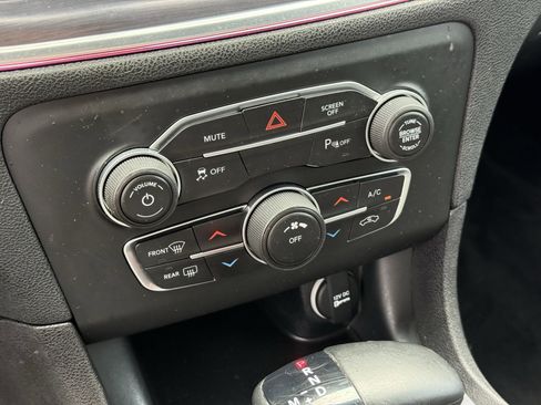 Used 2018 Dodge Charger SXT RWD image 22