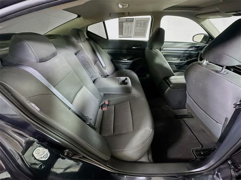 Used 2022 Nissan Altima 2.5 SV w/ SV Premium Package image 10