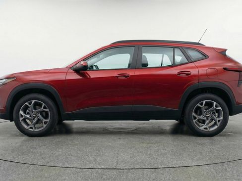 Used 2025 Chevrolet Trax LT image 5