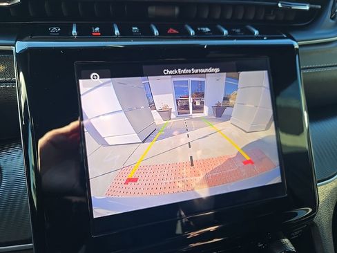 Used 2025 Jeep Grand Cherokee L Altitude image 32