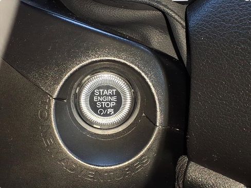 Used 2023 Jeep Renegade Trailhawk image 28