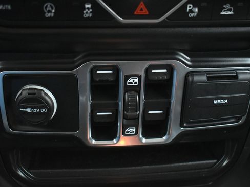 Used 2021 Jeep Gladiator Sport image 28